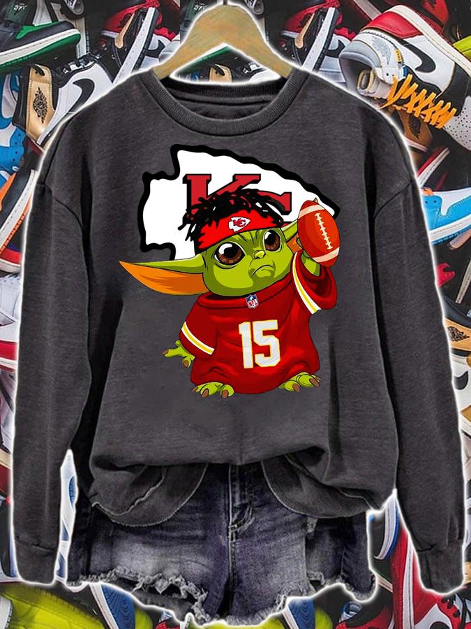 Star Wars Baby Yoda Mandalorian Kansas City Chief Patrick Mahomes t-shirt sweatshirt