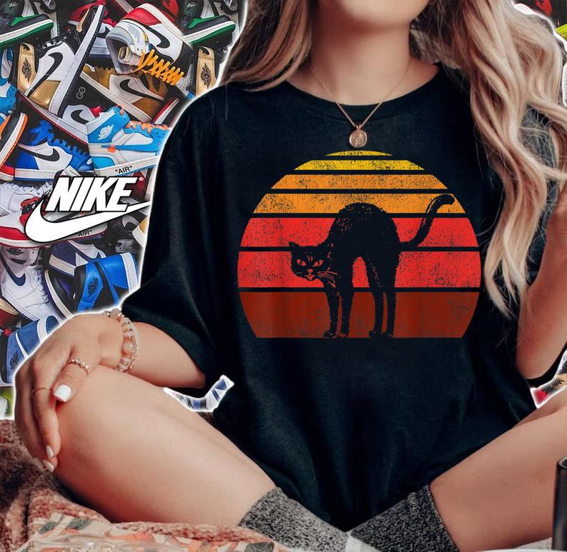 Top Vintage Halloween Retro Black Cat t-shirt woman shirt