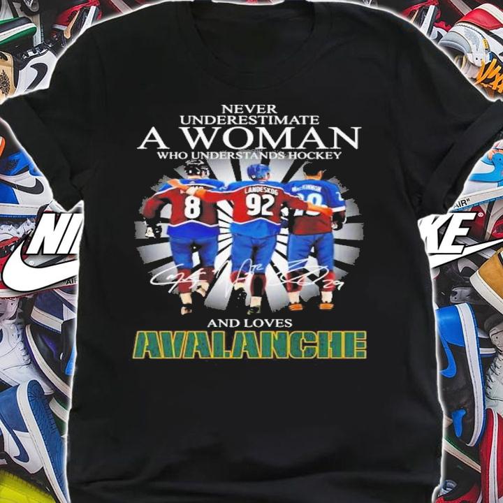 Never Underestimate A Woman Who Understands Hockey And Loves Avalanche Signatures 2022 T-Shirt t-shirt