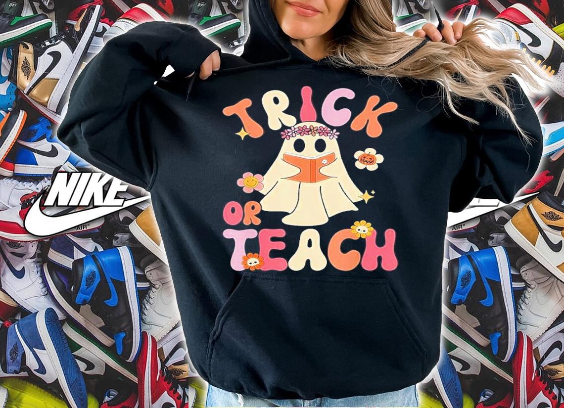 Teacher Halloween Groovy Halloween Trick Or Teach Retro Floral Ghost Shirt t-shirt hoodie