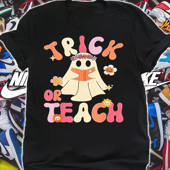 Teacher Halloween Groovy Halloween Trick Or Teach Retro Floral Ghost Shirt t-shirt shirt