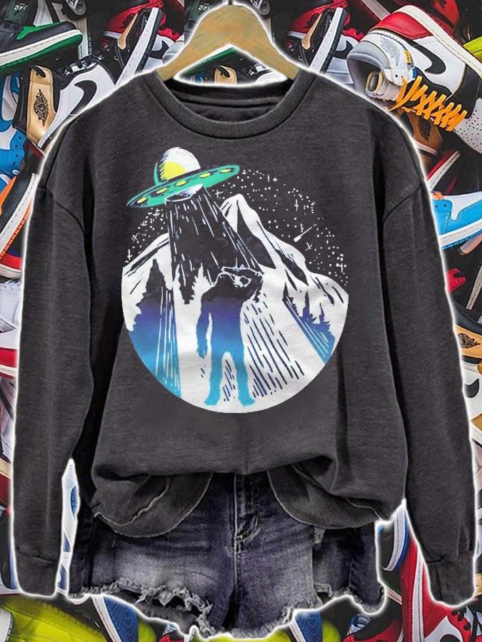 Funny Alien Abduction Meme Gift Aliens & Bigfoot Pullover Shirt t-shirt