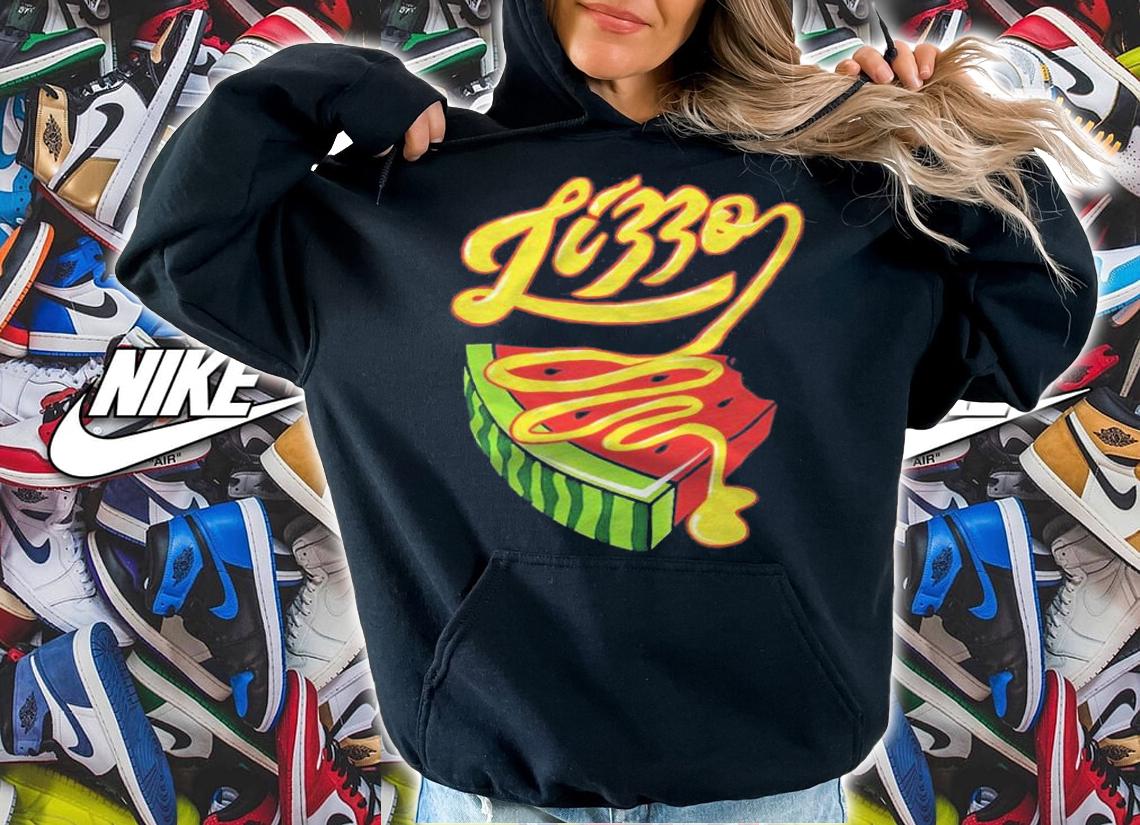 Lizzo bussin or disgusting T-shirt hoodie