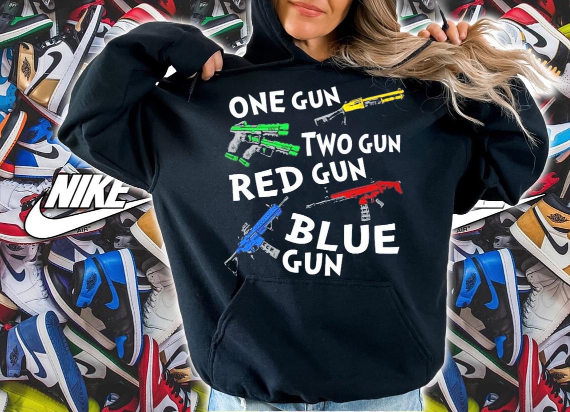 One gun two gun red gun blue gun t-shirt hoodie