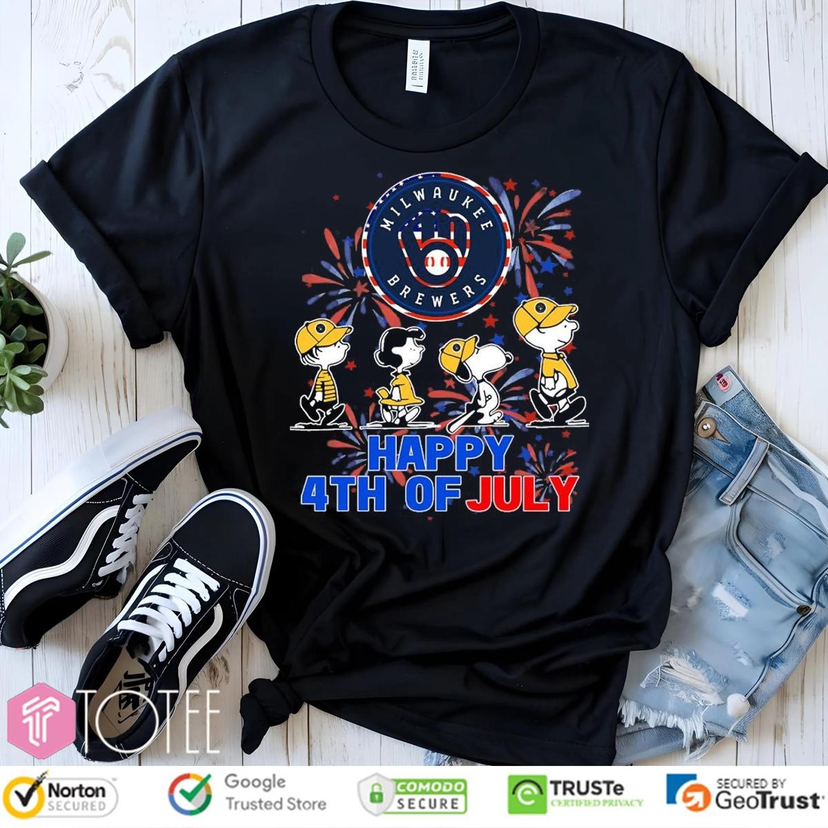 Peanuts Milwaukee Brewers Snoopy Charlie Brown Happy 4Th Of July Baseball T-shirt