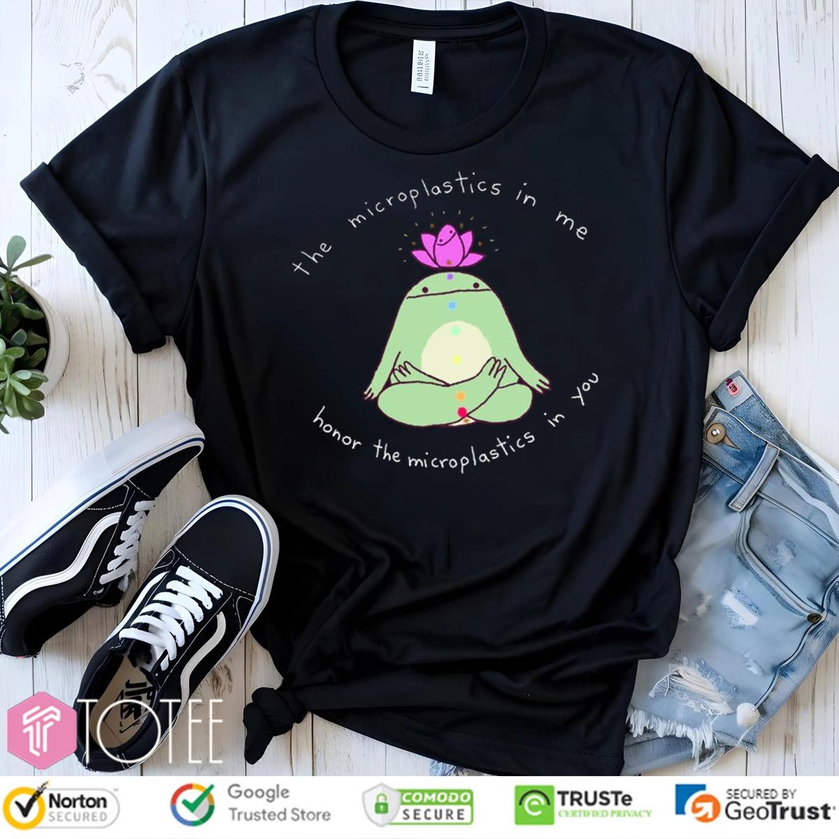 Yoga Frog The Microplastics In Me Horror The Microplastics In You T-shirt